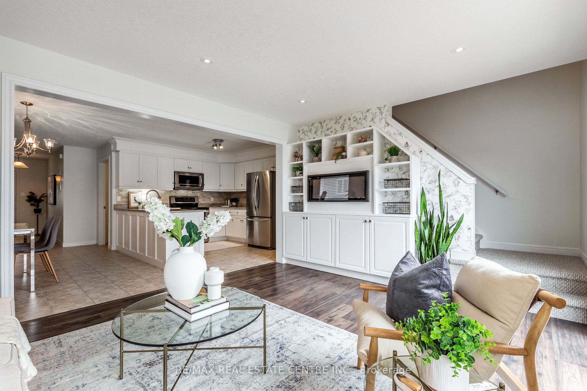 103 Oakes Crescent