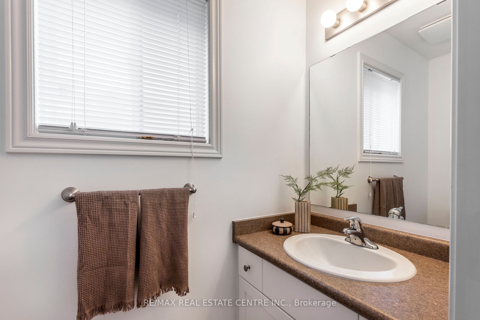 103 Oakes Crescent