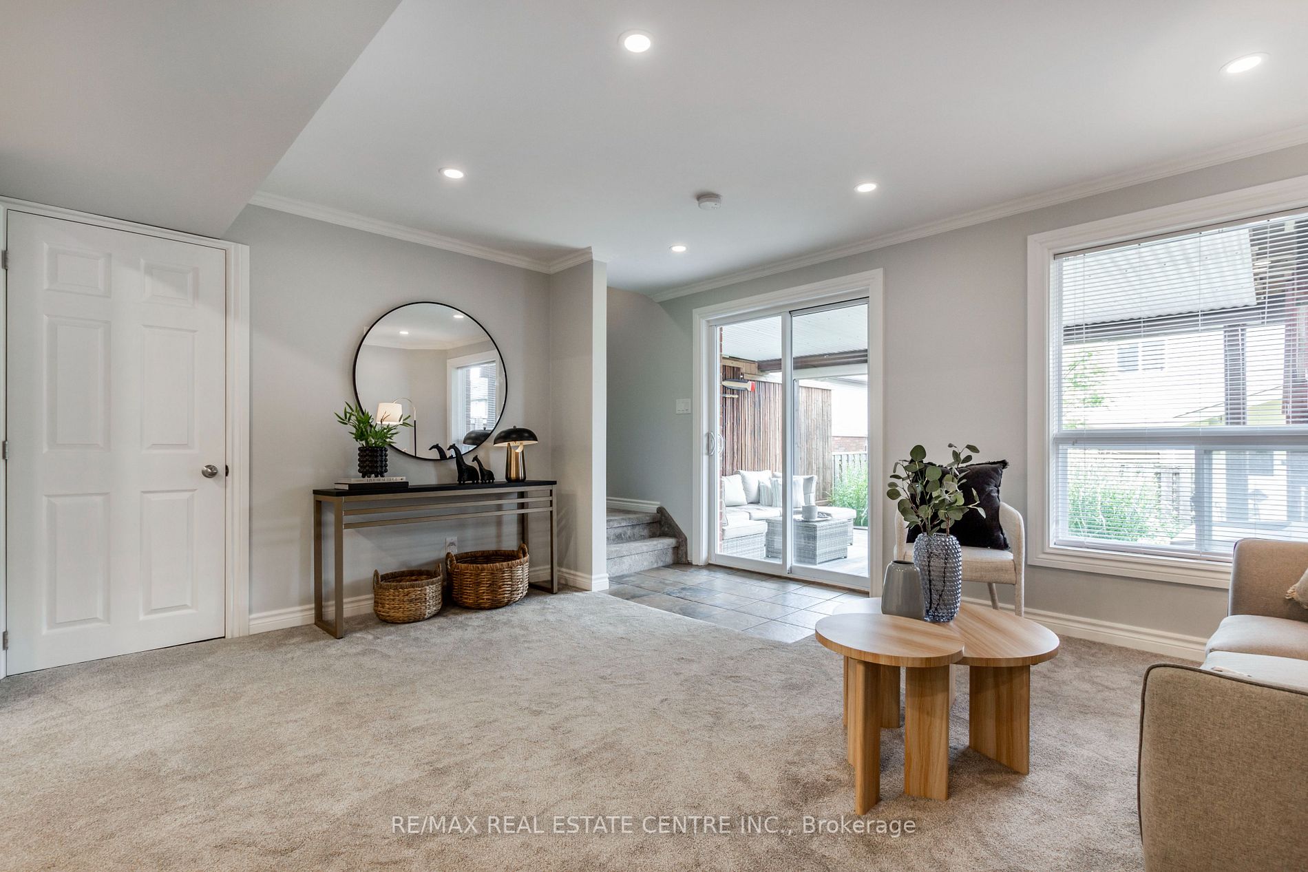 103 Oakes Crescent