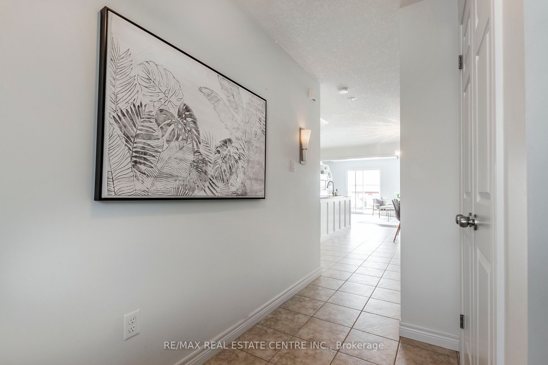 103 Oakes Crescent