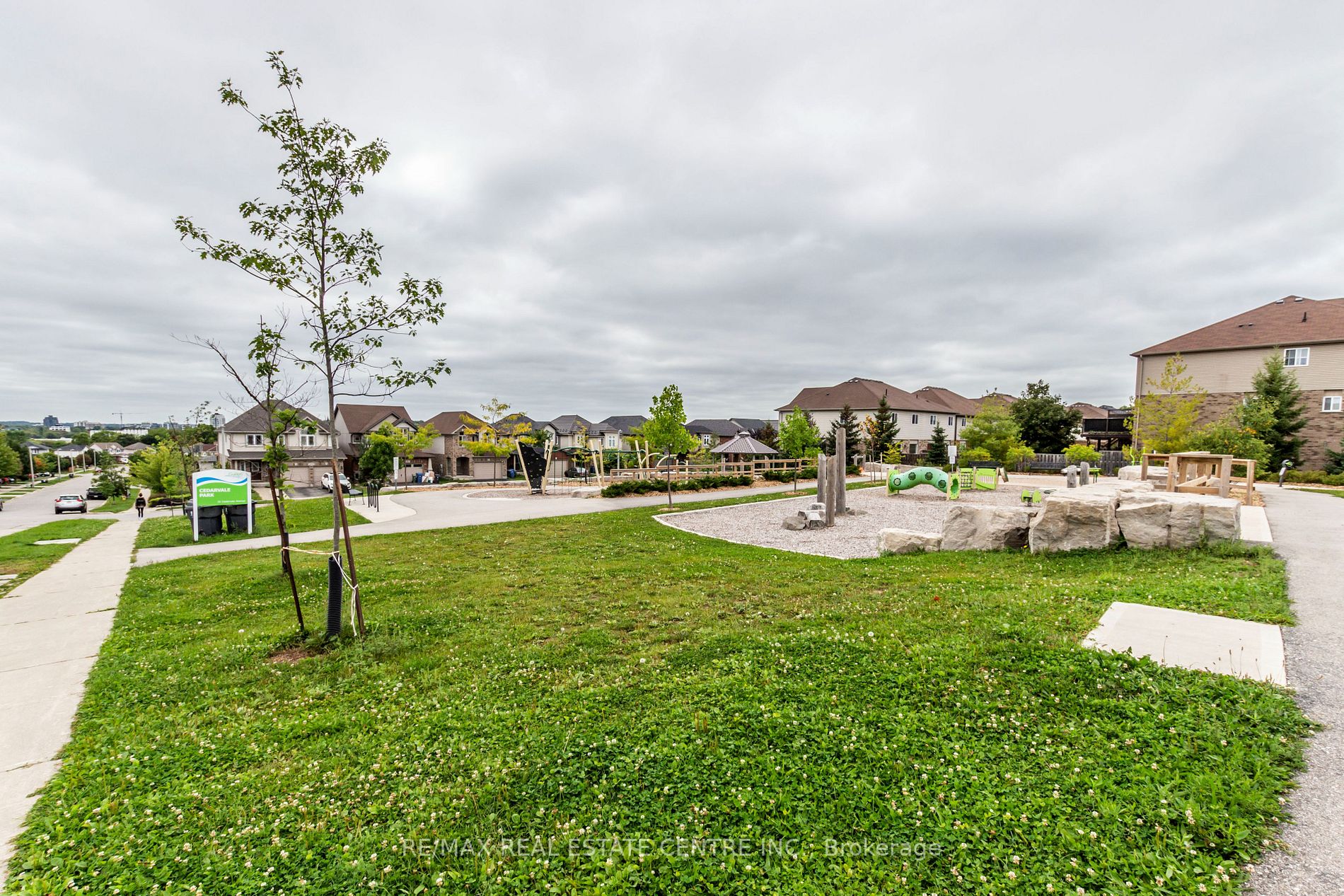 103 Oakes Cres