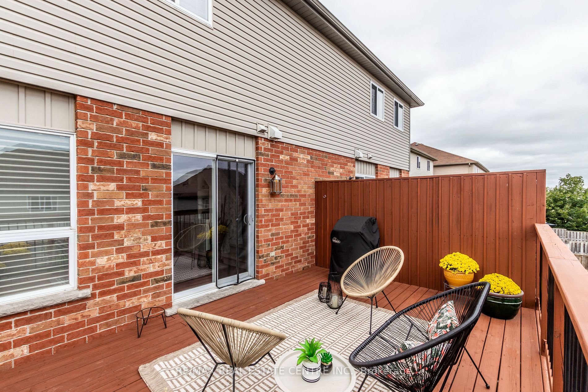 103 Oakes Crescent