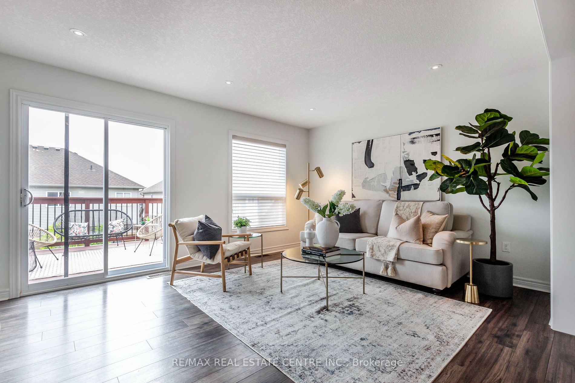 103 Oakes Crescent