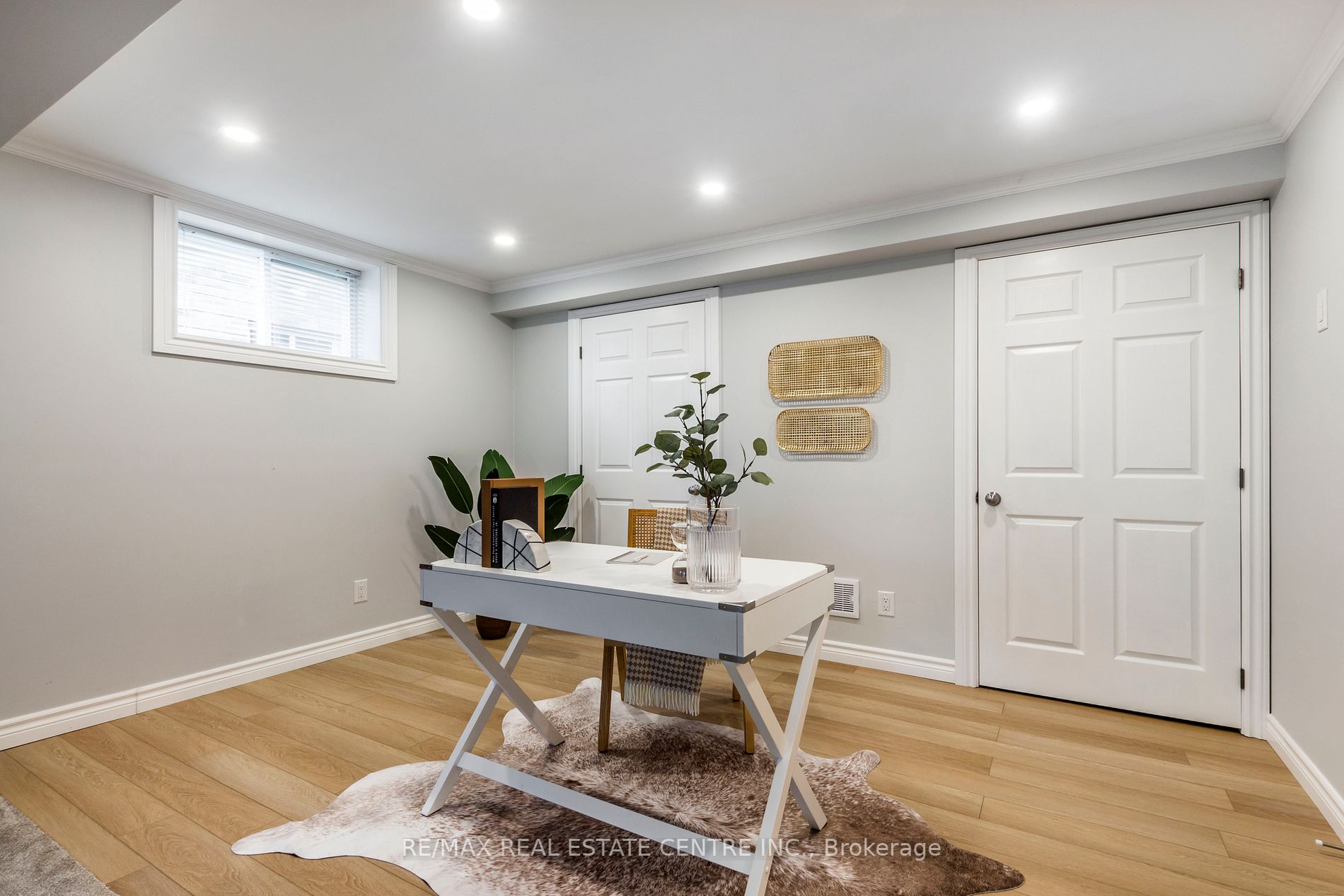 103 Oakes Crescent