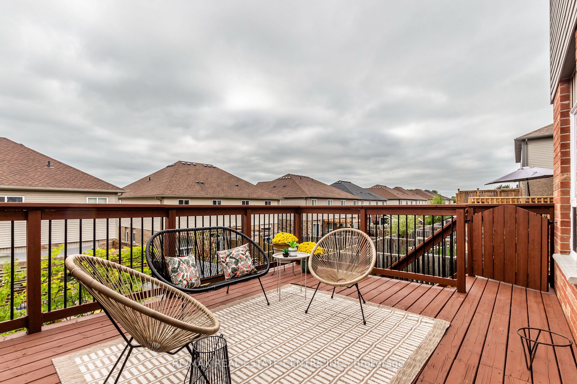 103 Oakes Crescent
