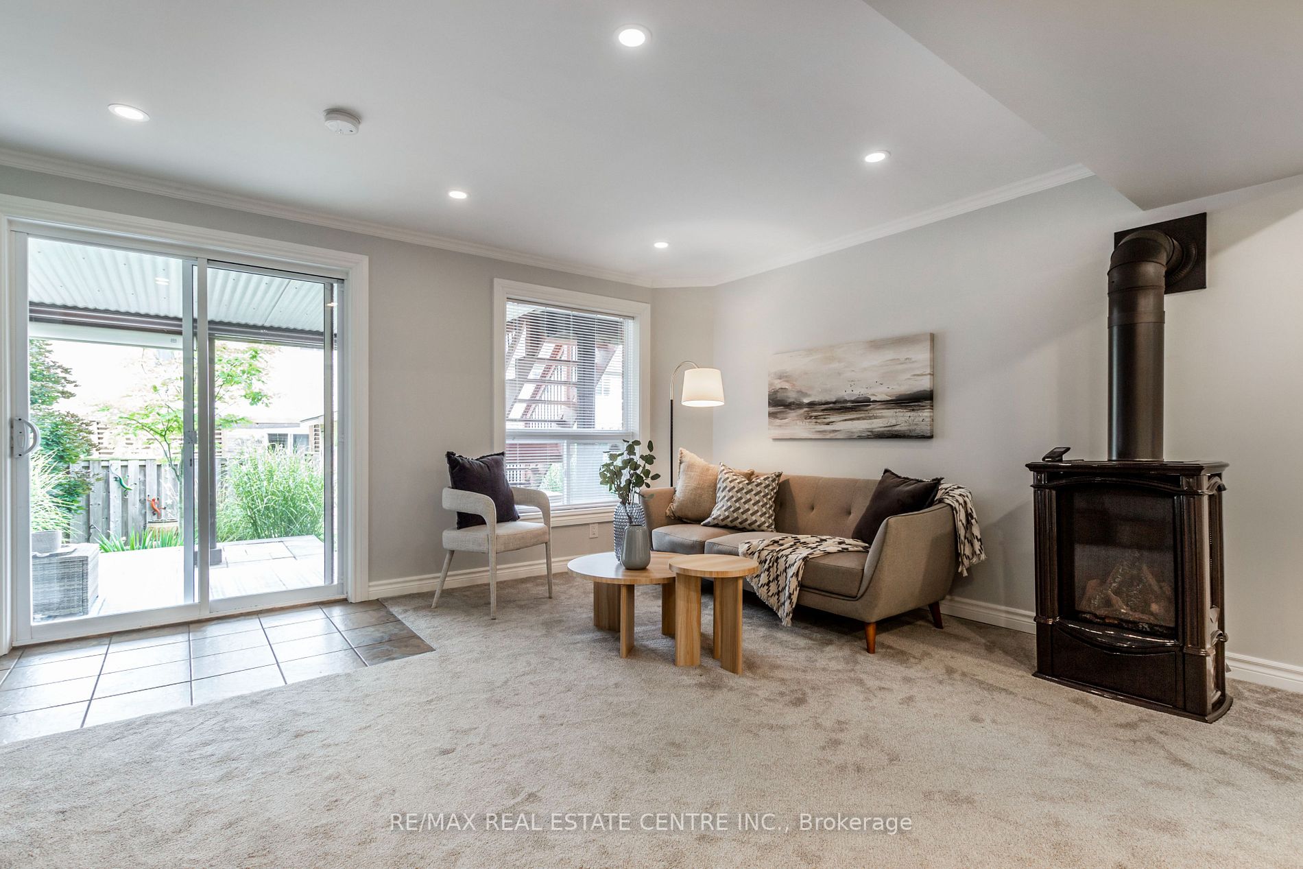103 Oakes Crescent