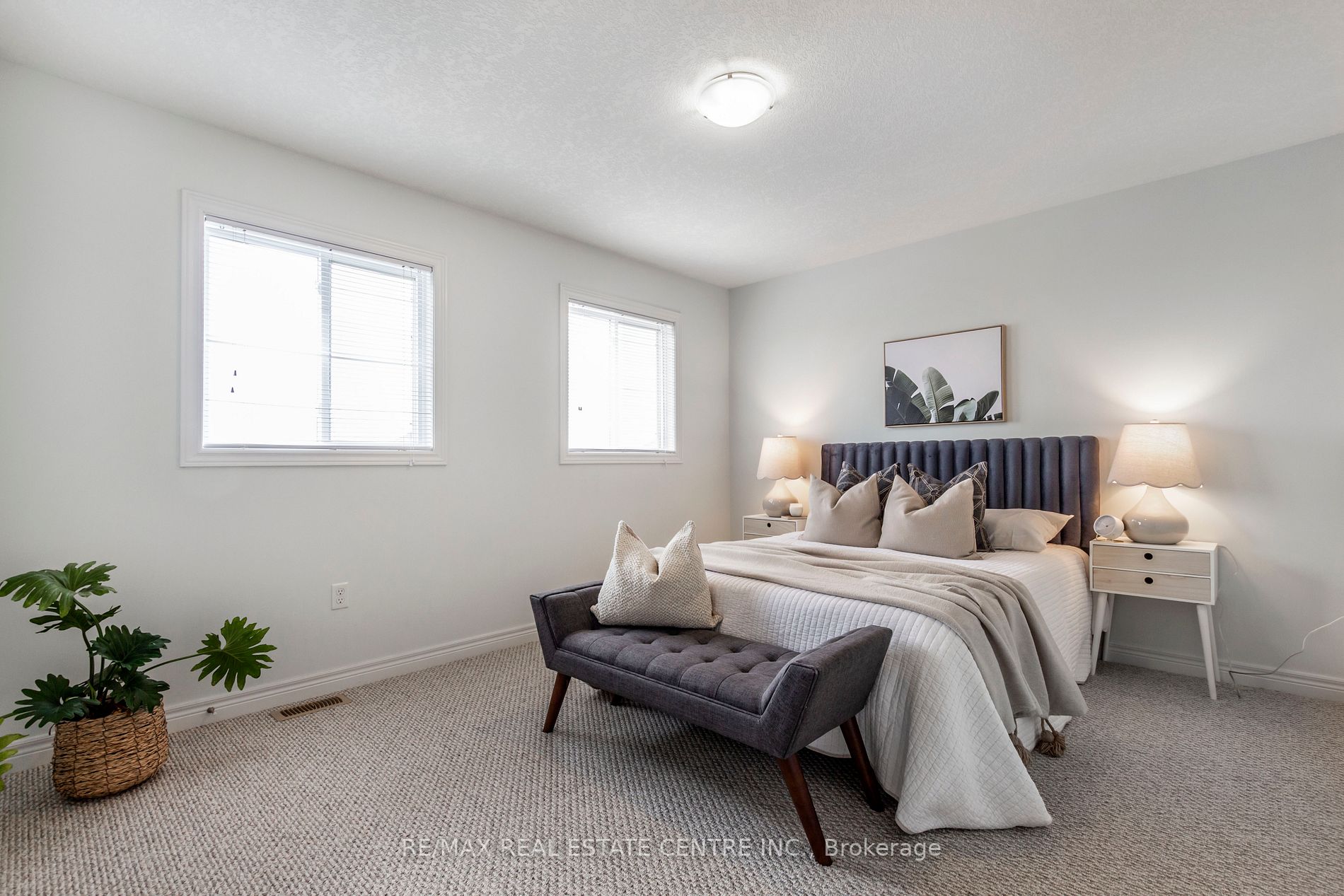 103 Oakes Crescent