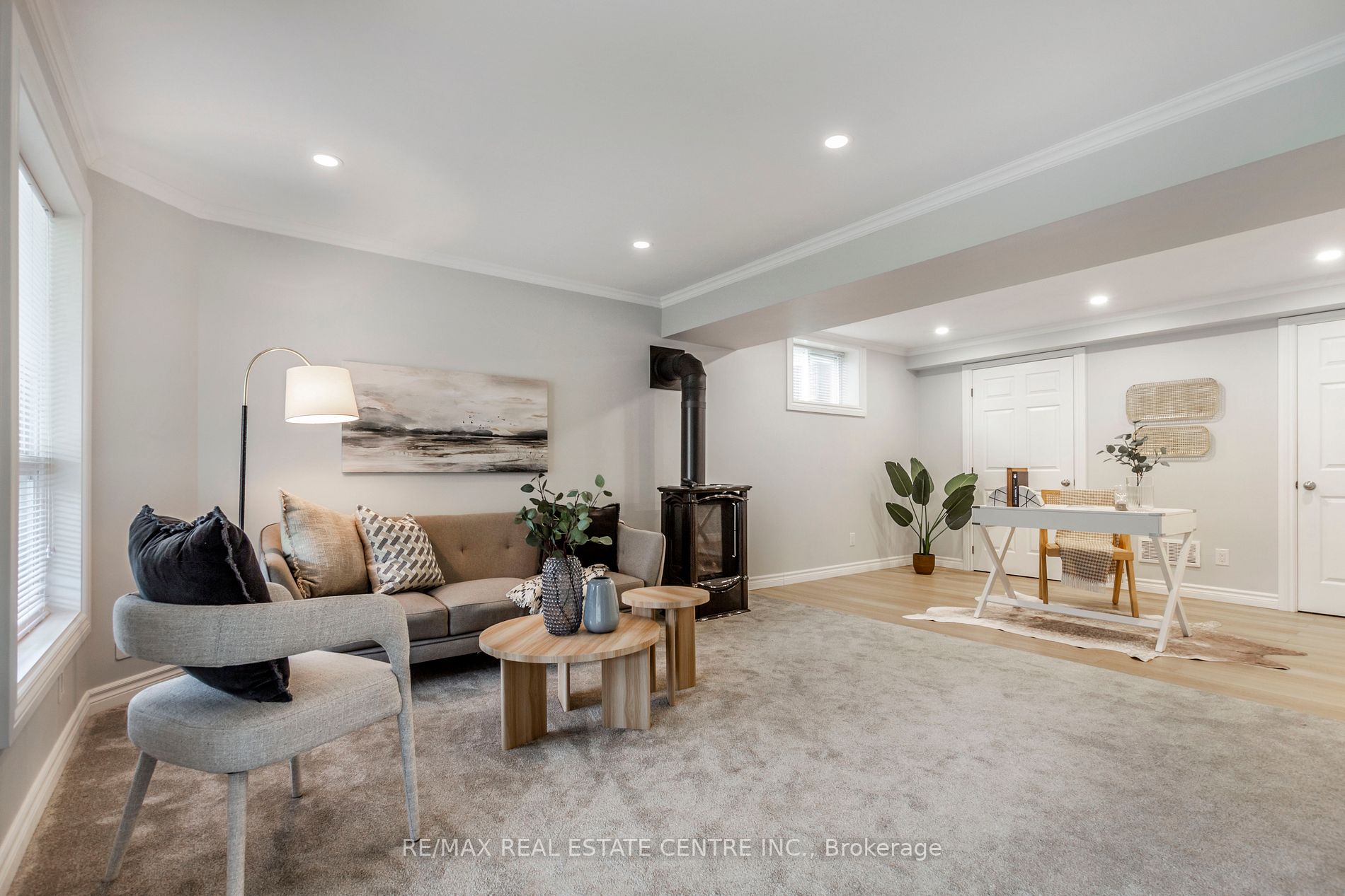 103 Oakes Crescent