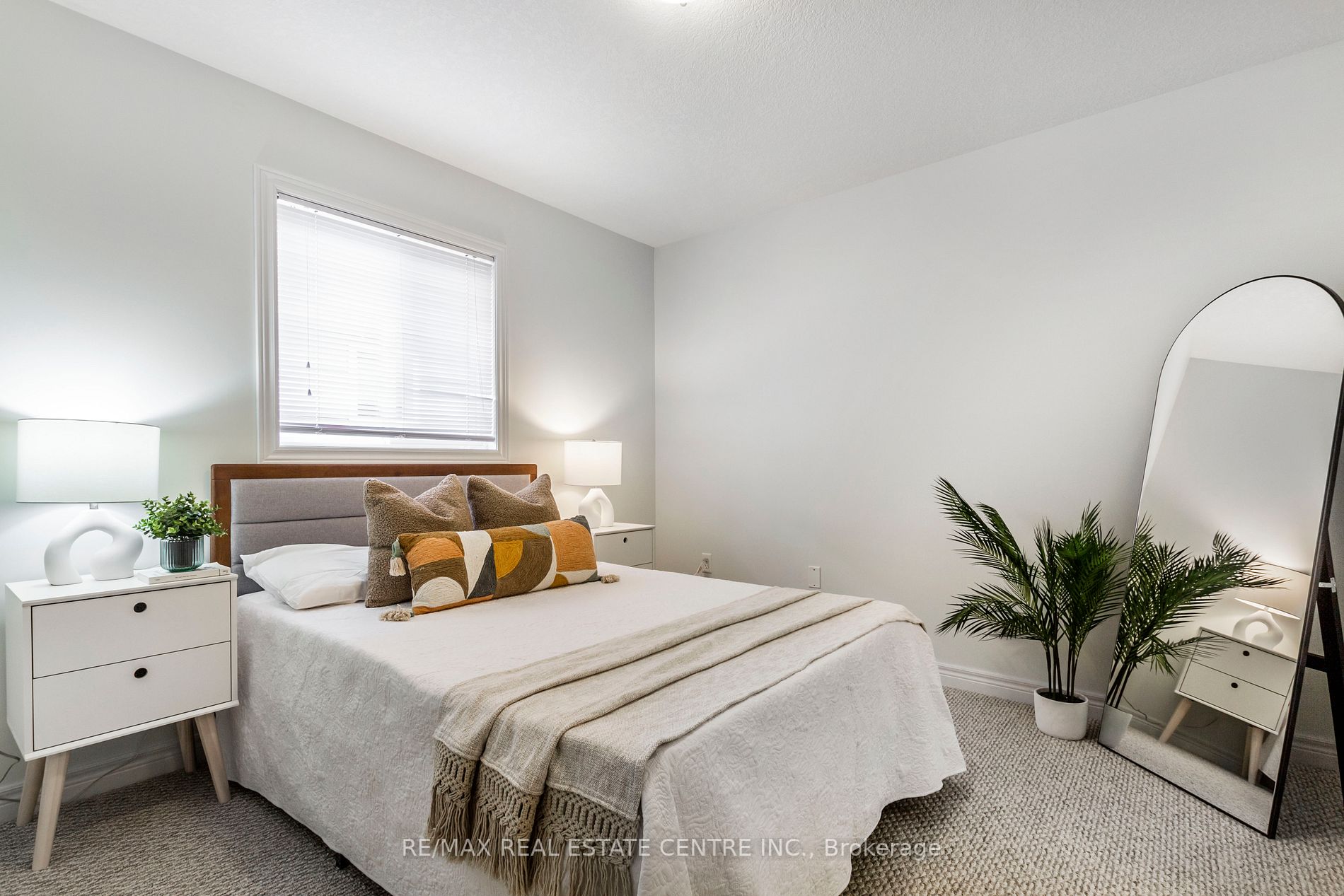 103 Oakes Crescent