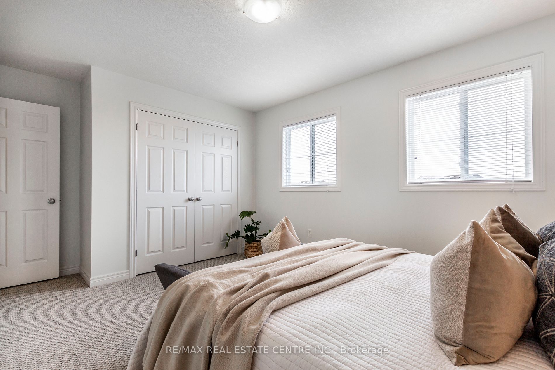103 Oakes Crescent