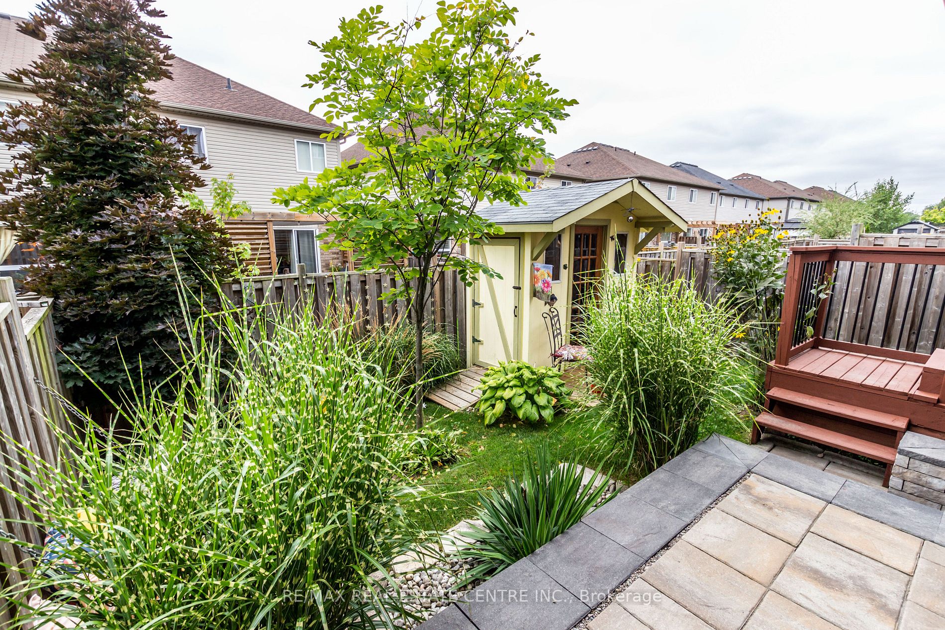 103 Oakes Crescent