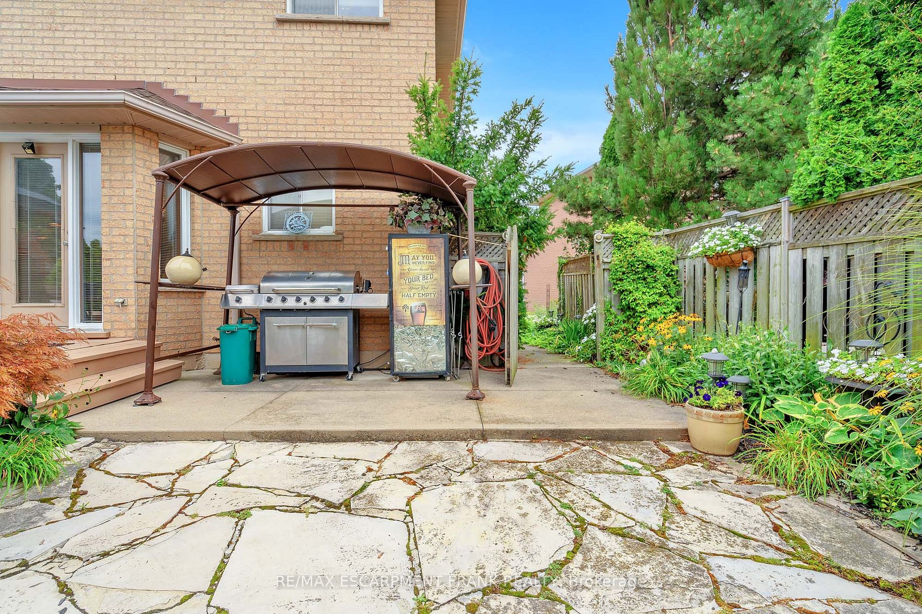 9 Sugarberry Crt