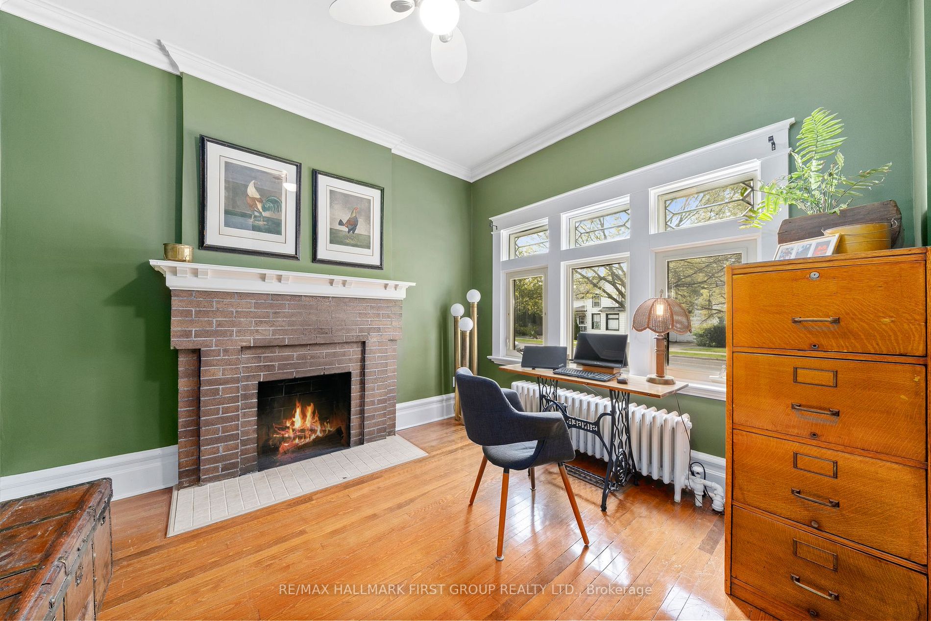 174 King St W