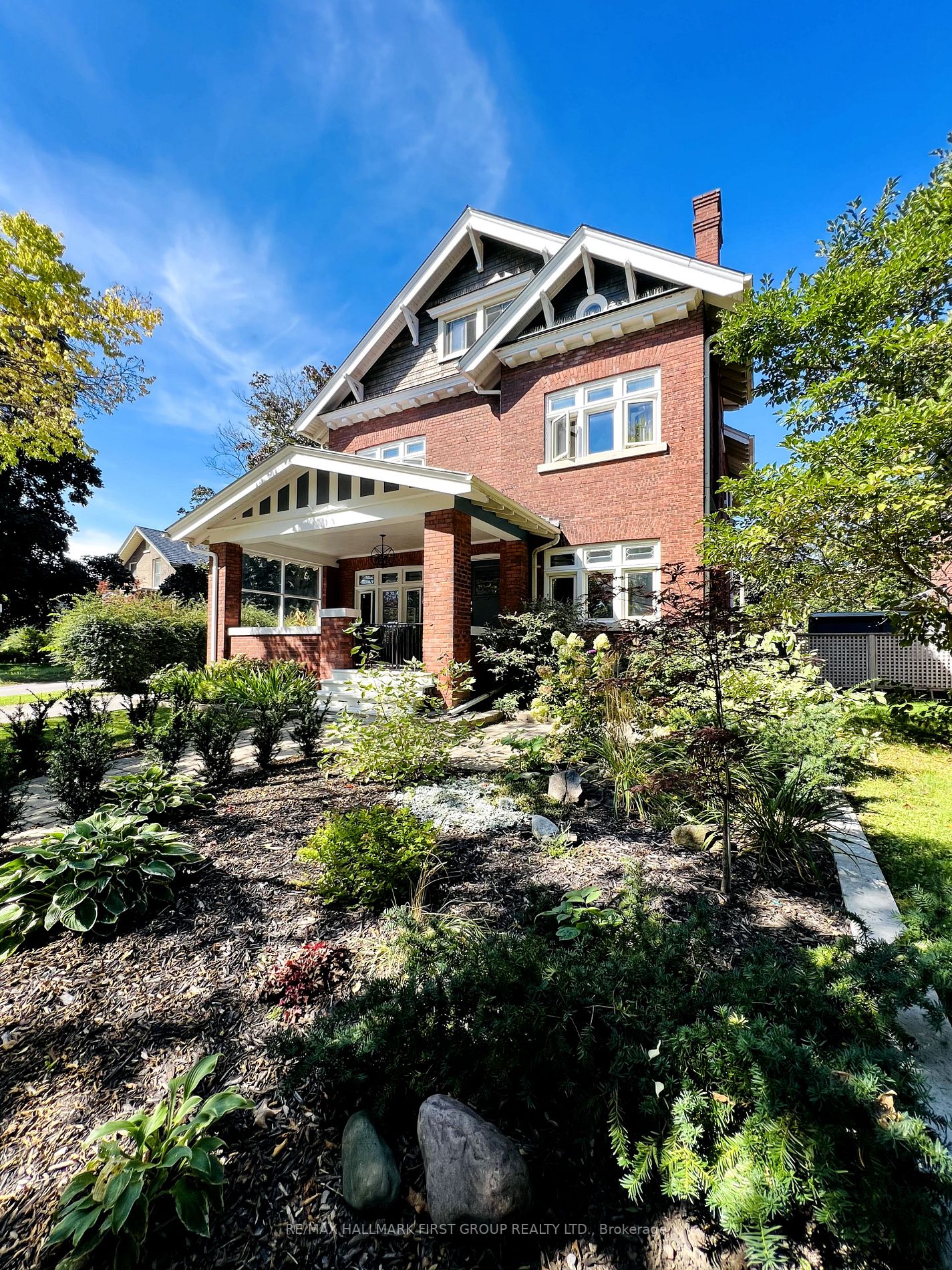 174 King St W
