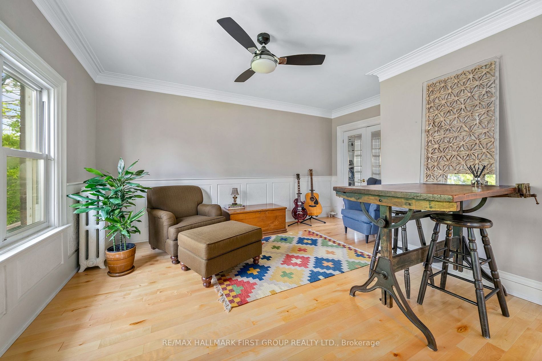 174 King St W