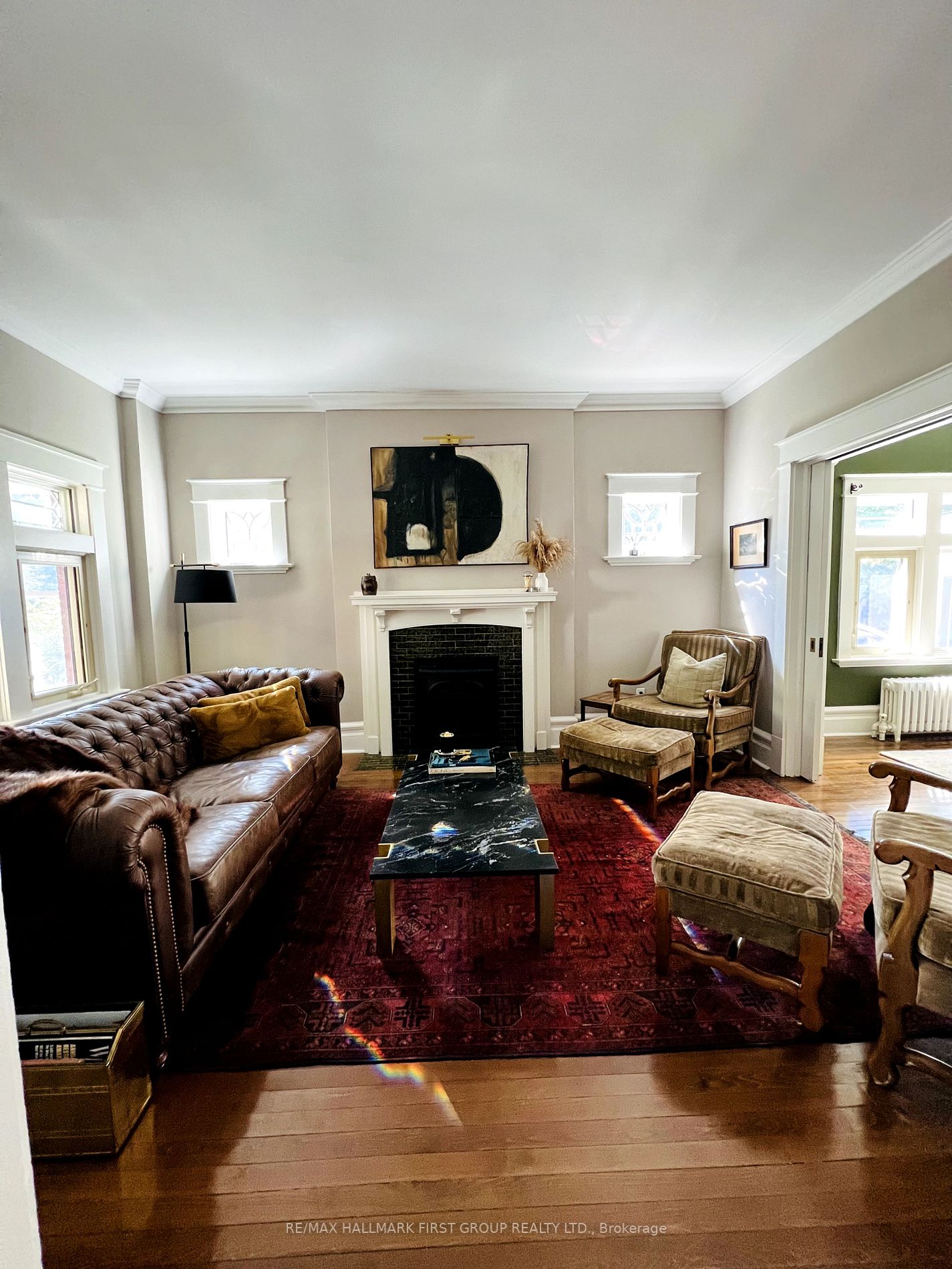 174 King St W