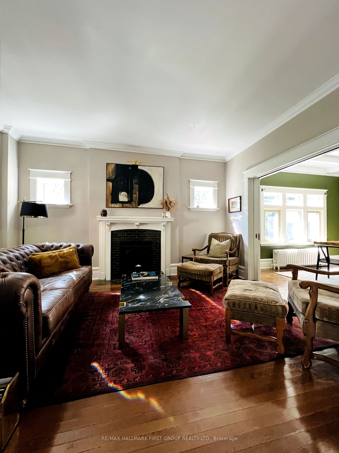 174 King St W