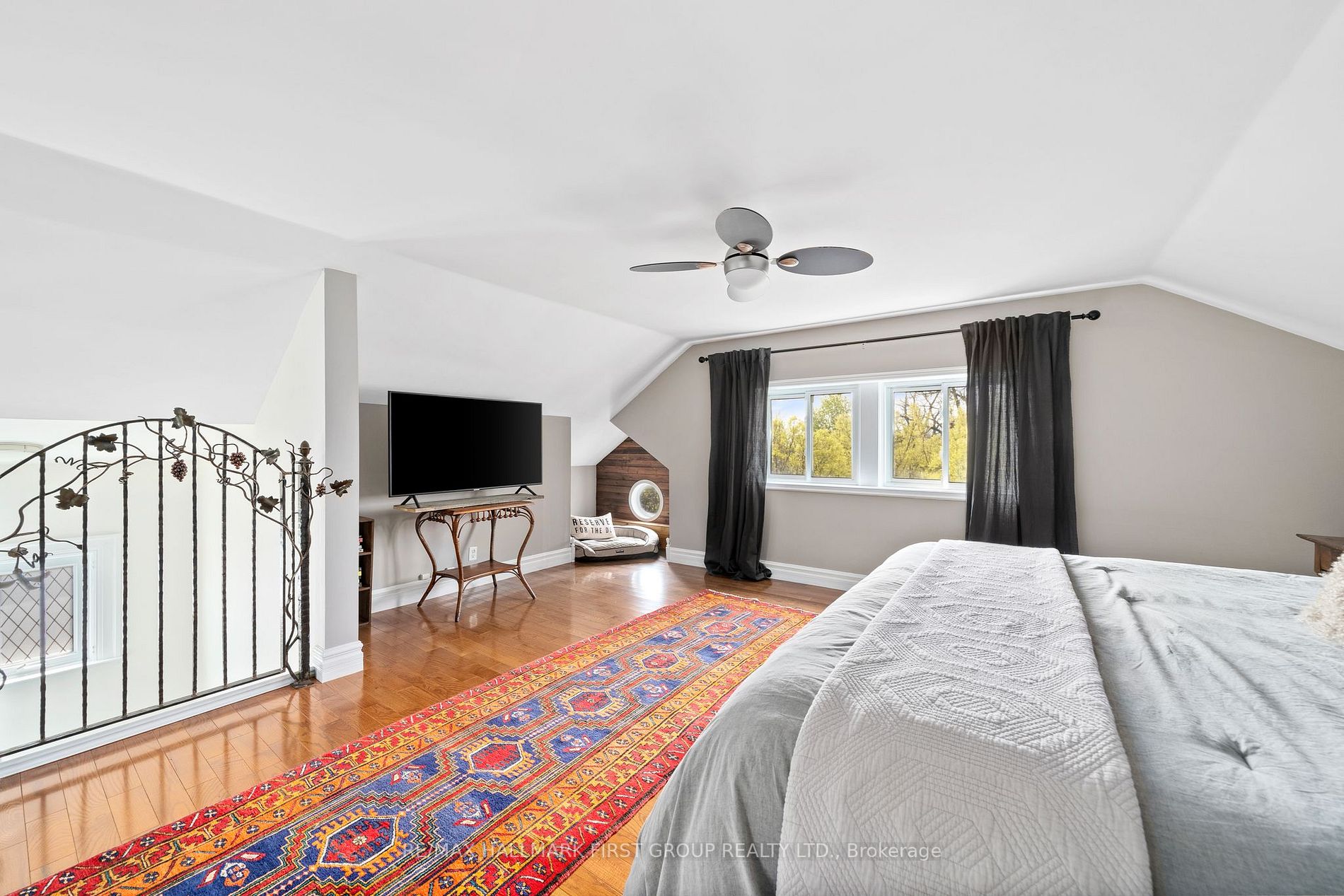 174 King St W