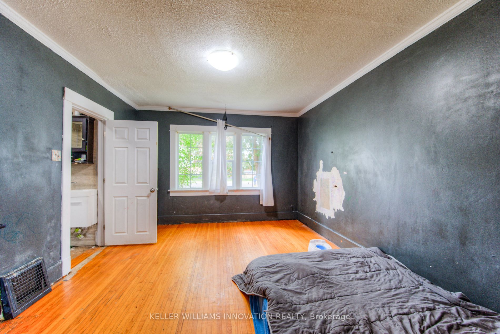 54 Franklin Street S