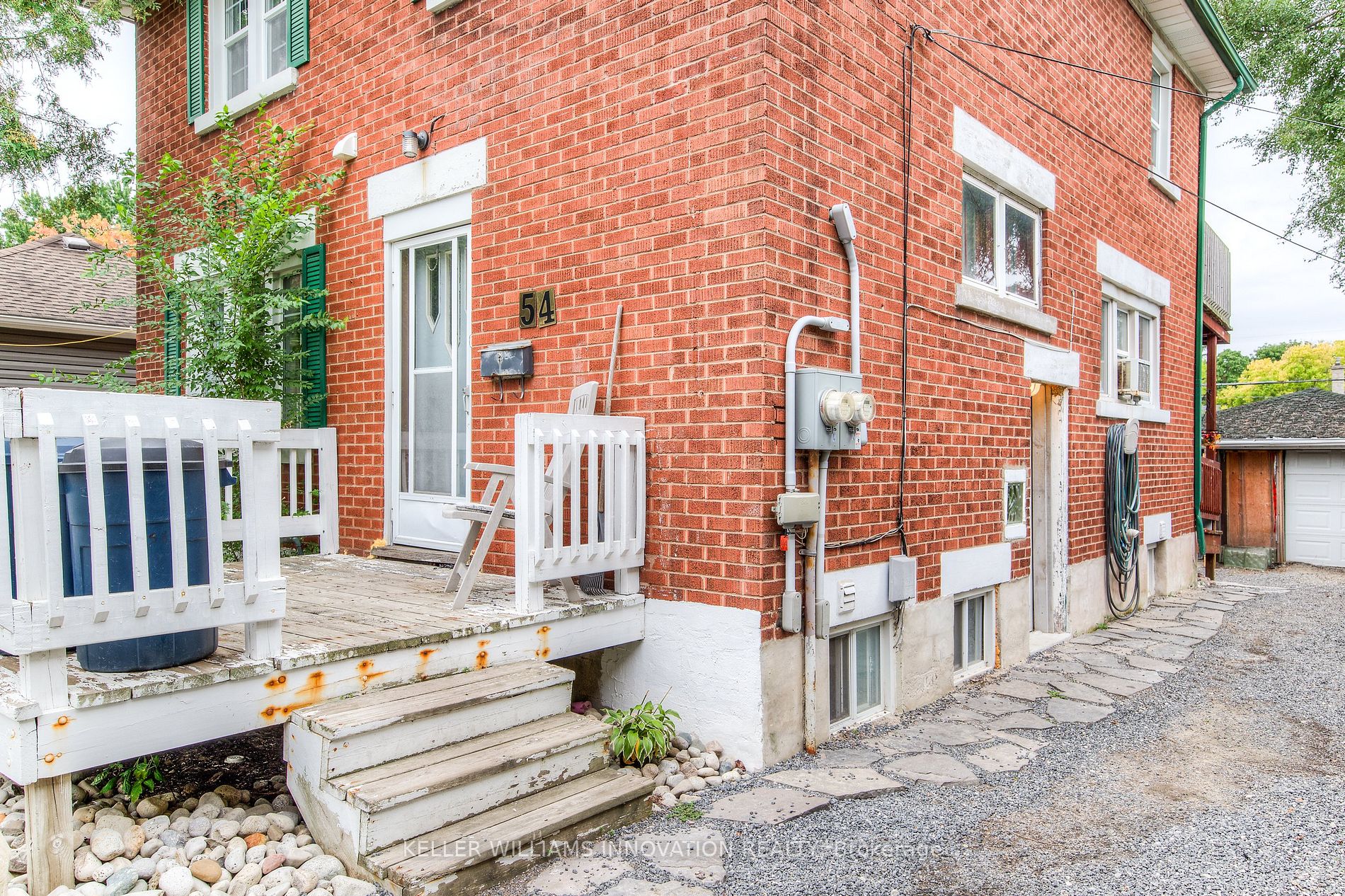 54 Franklin Street S