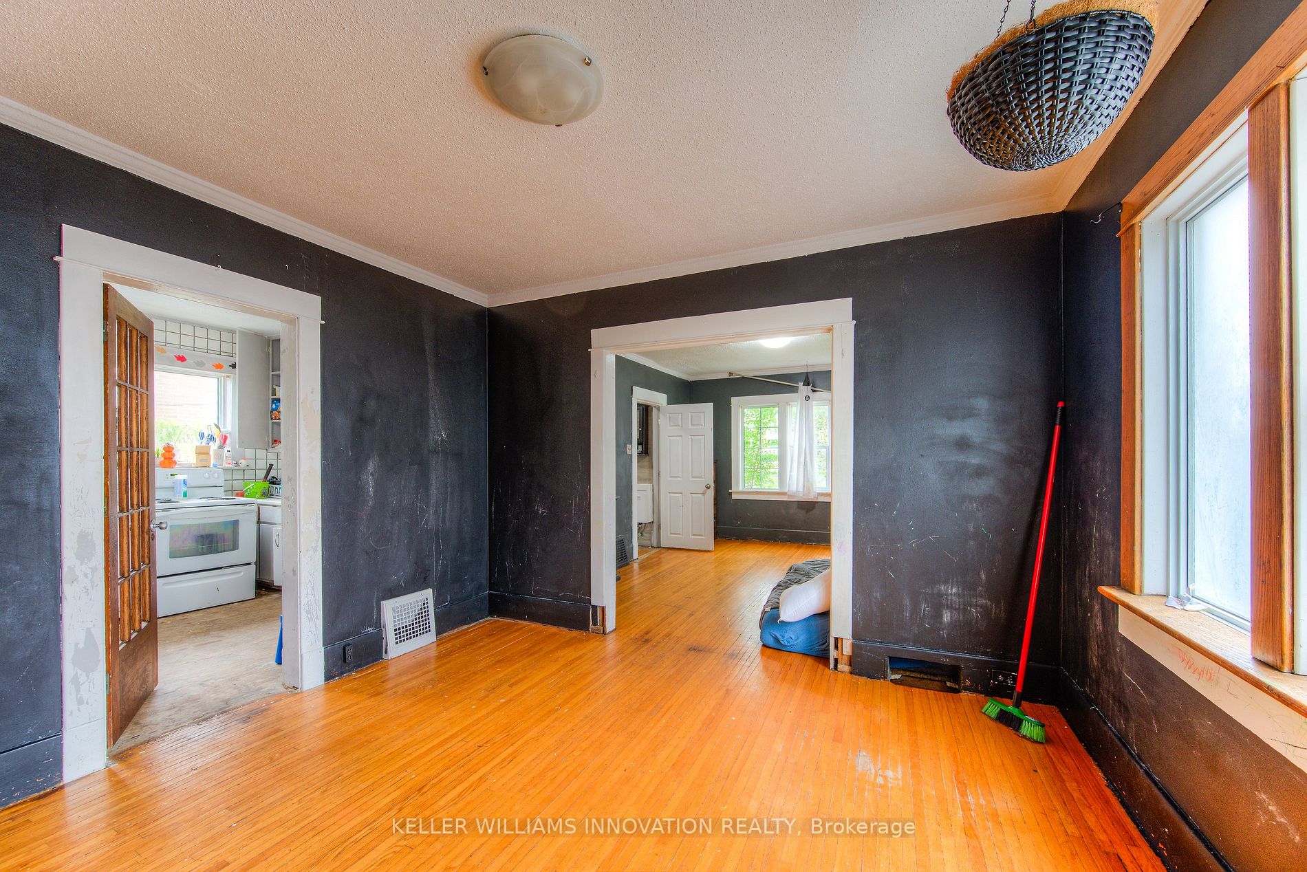 54 Franklin Street S