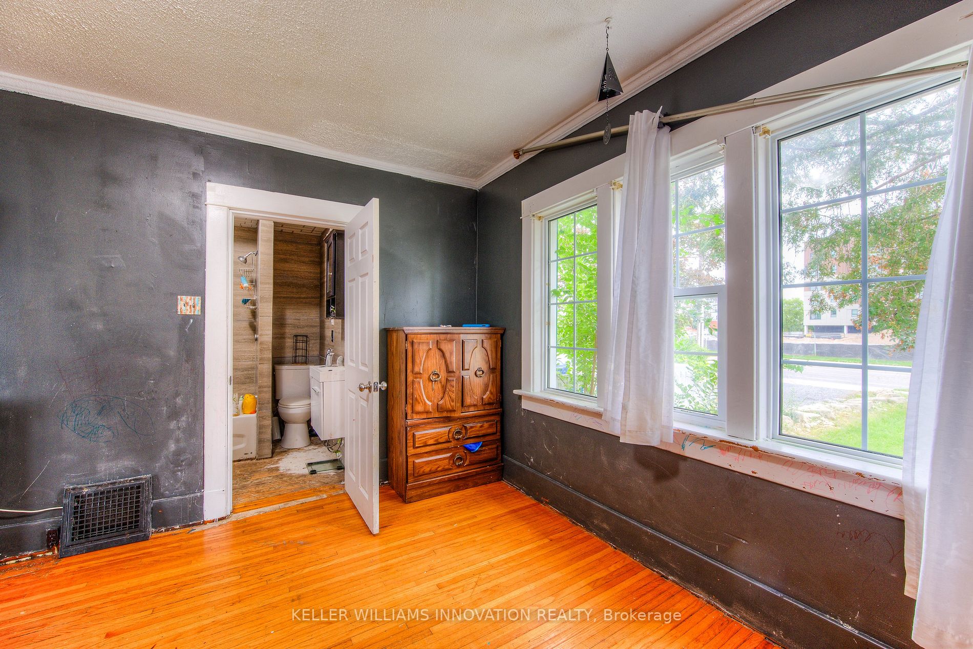 54 Franklin Street S
