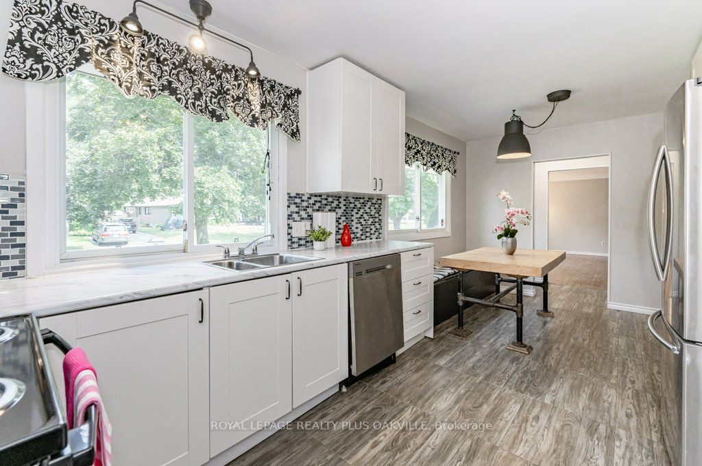 11 Viking Dr