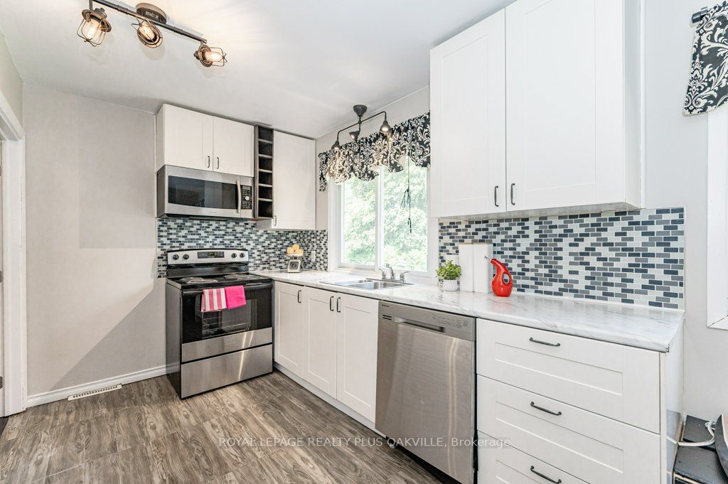 11 Viking Dr