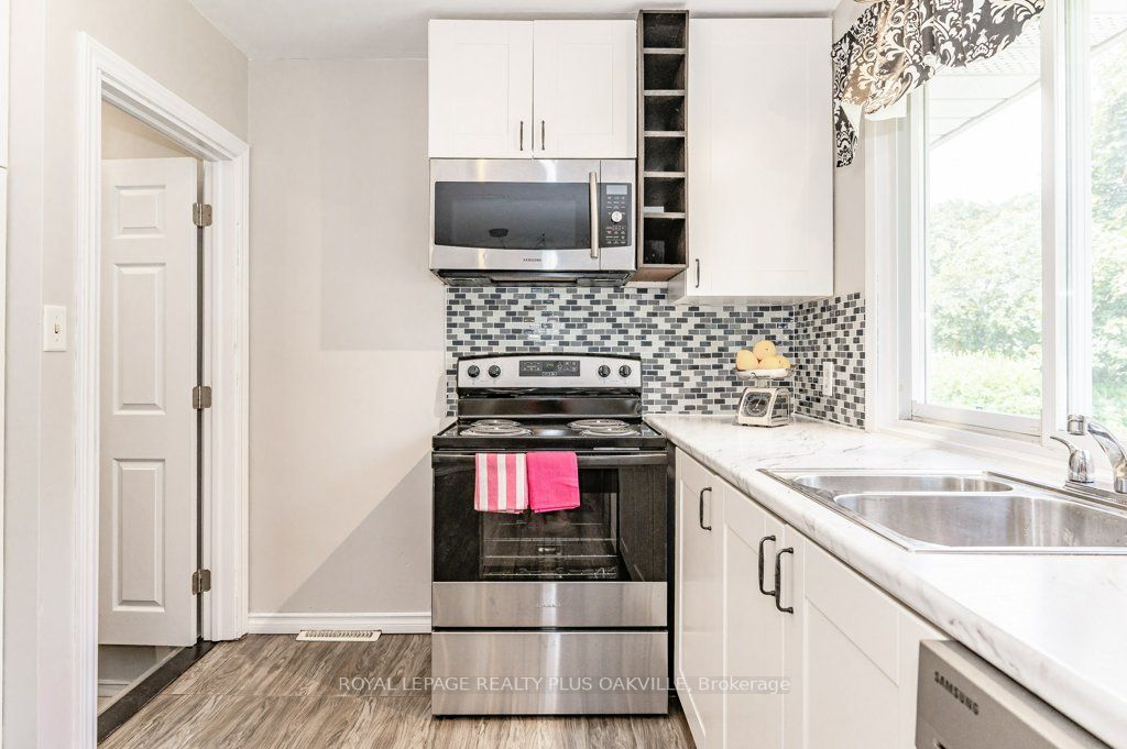 11 Viking Dr