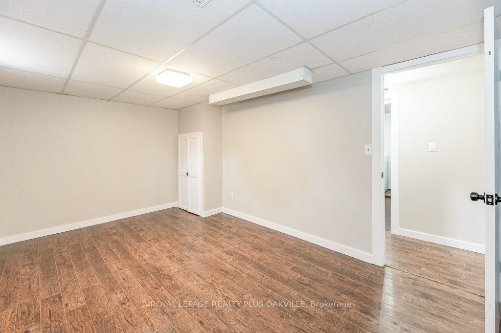 11 Viking Dr