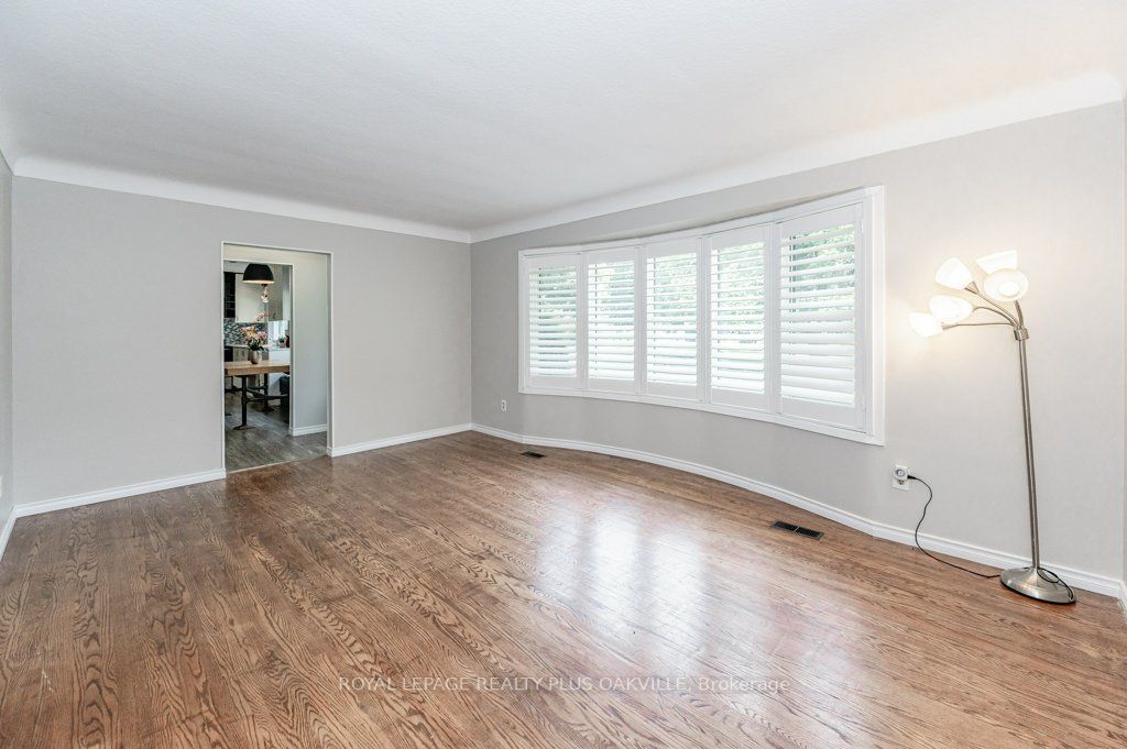 11 Viking Dr