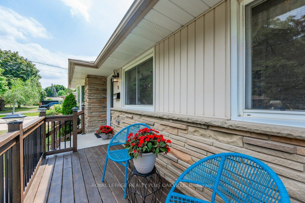 11 Viking Dr