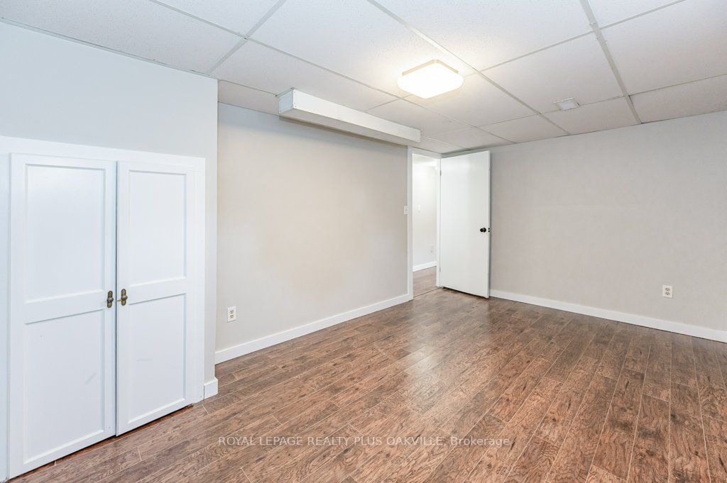 11 Viking Dr