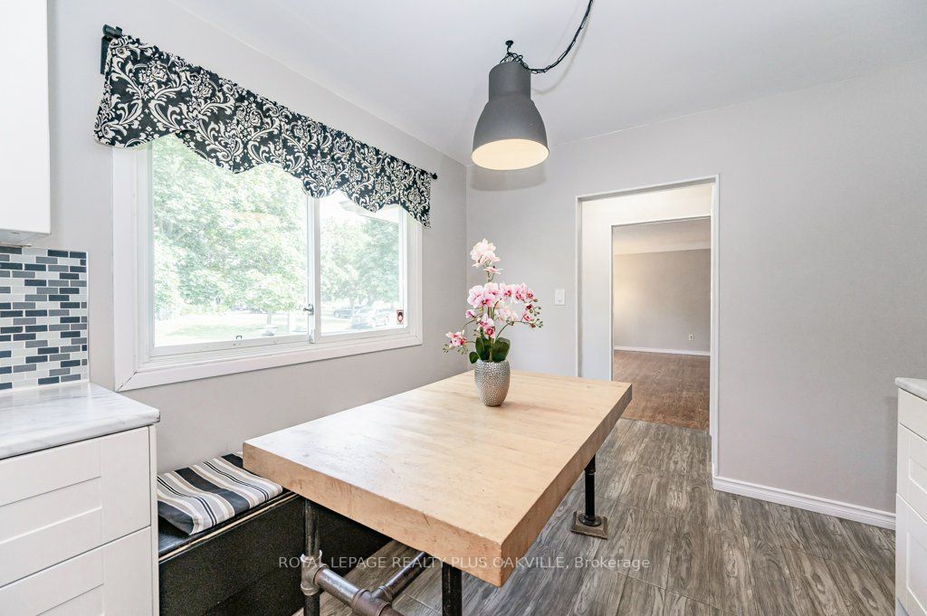 11 Viking Dr