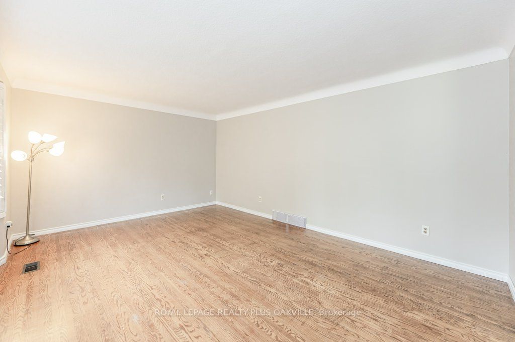 11 Viking Dr