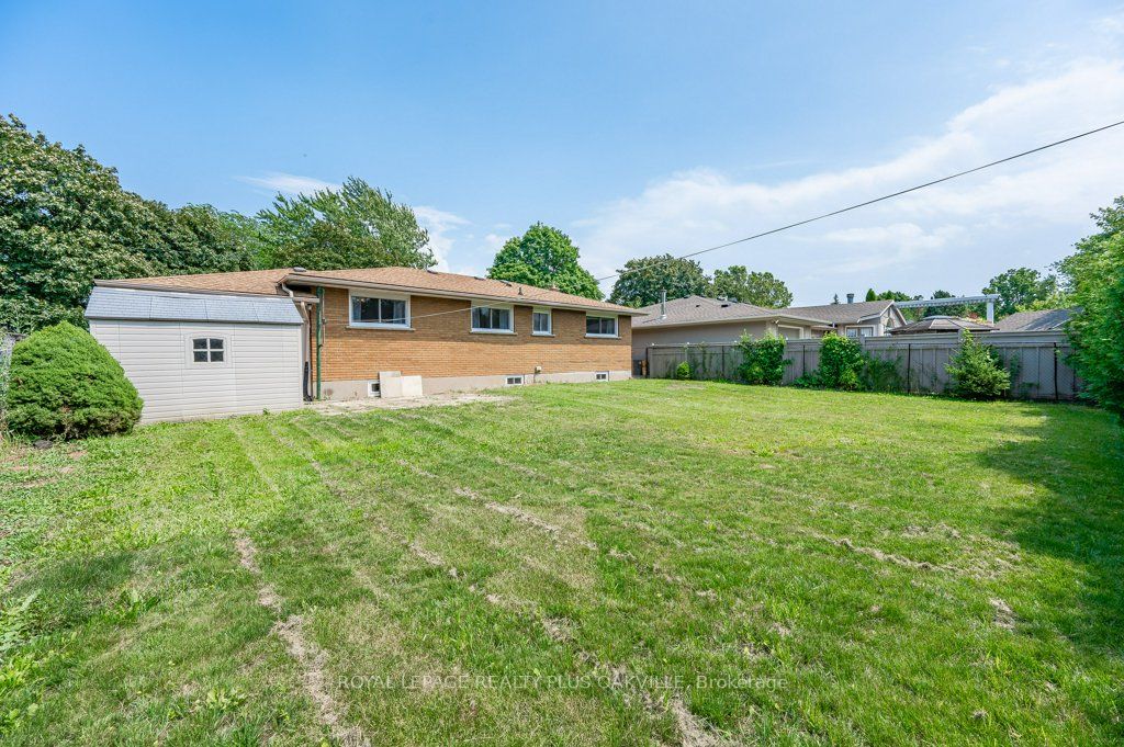 11 Viking Dr