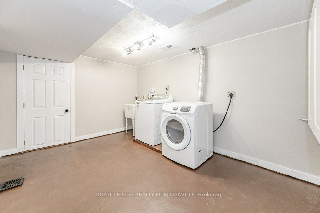 11 Viking Dr
