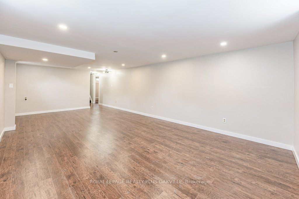 11 Viking Dr