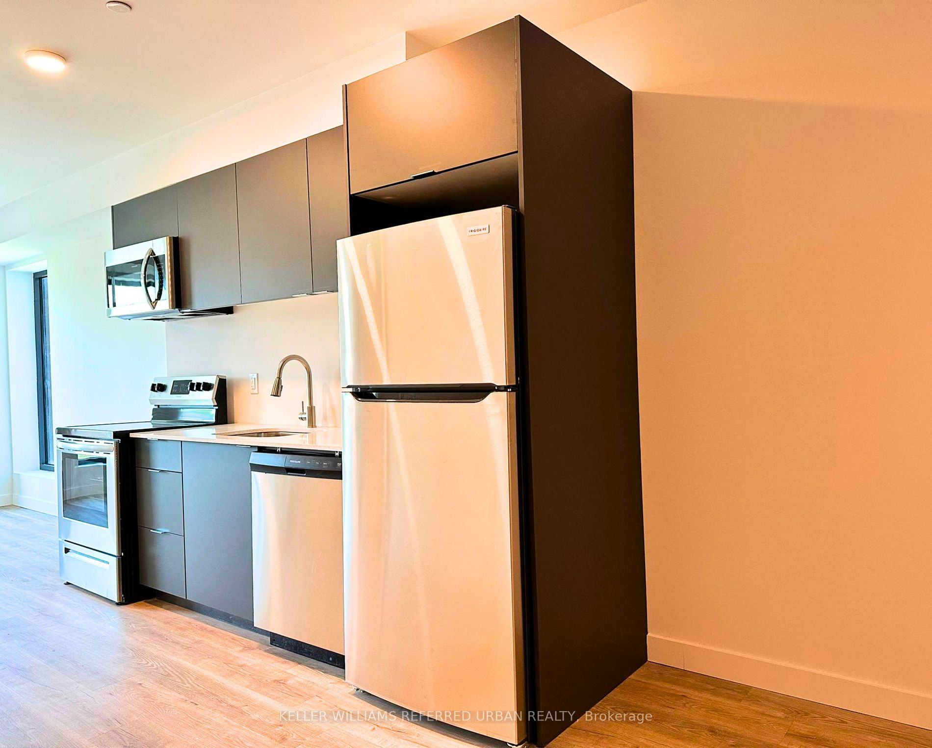 Listing X6808790 - Large Photo # 2