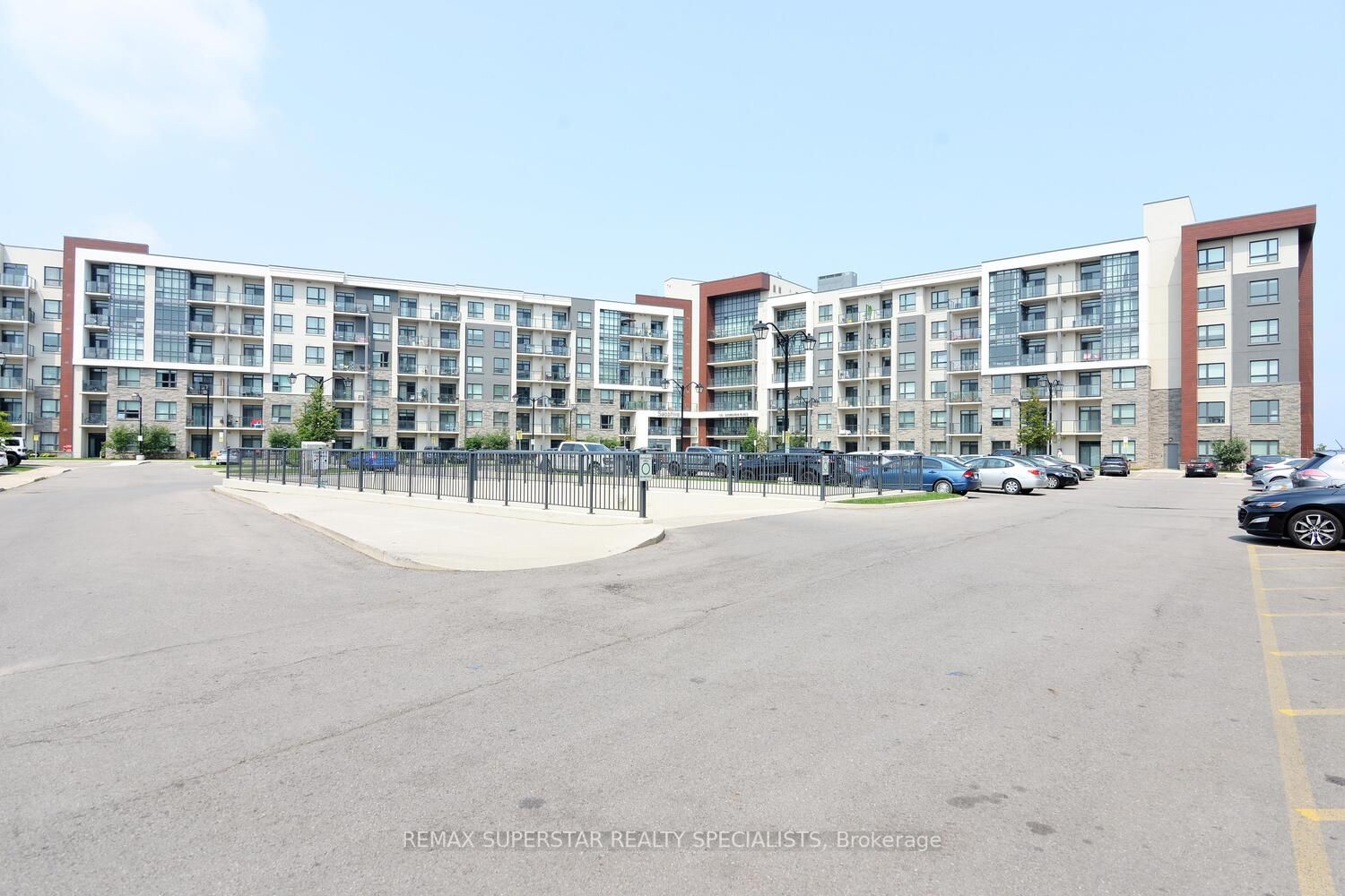 125 Shoreview Pl, #404