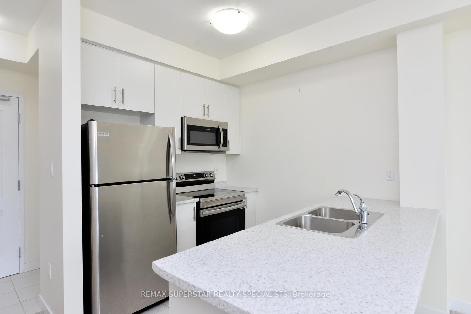125 Shoreview Pl, #404