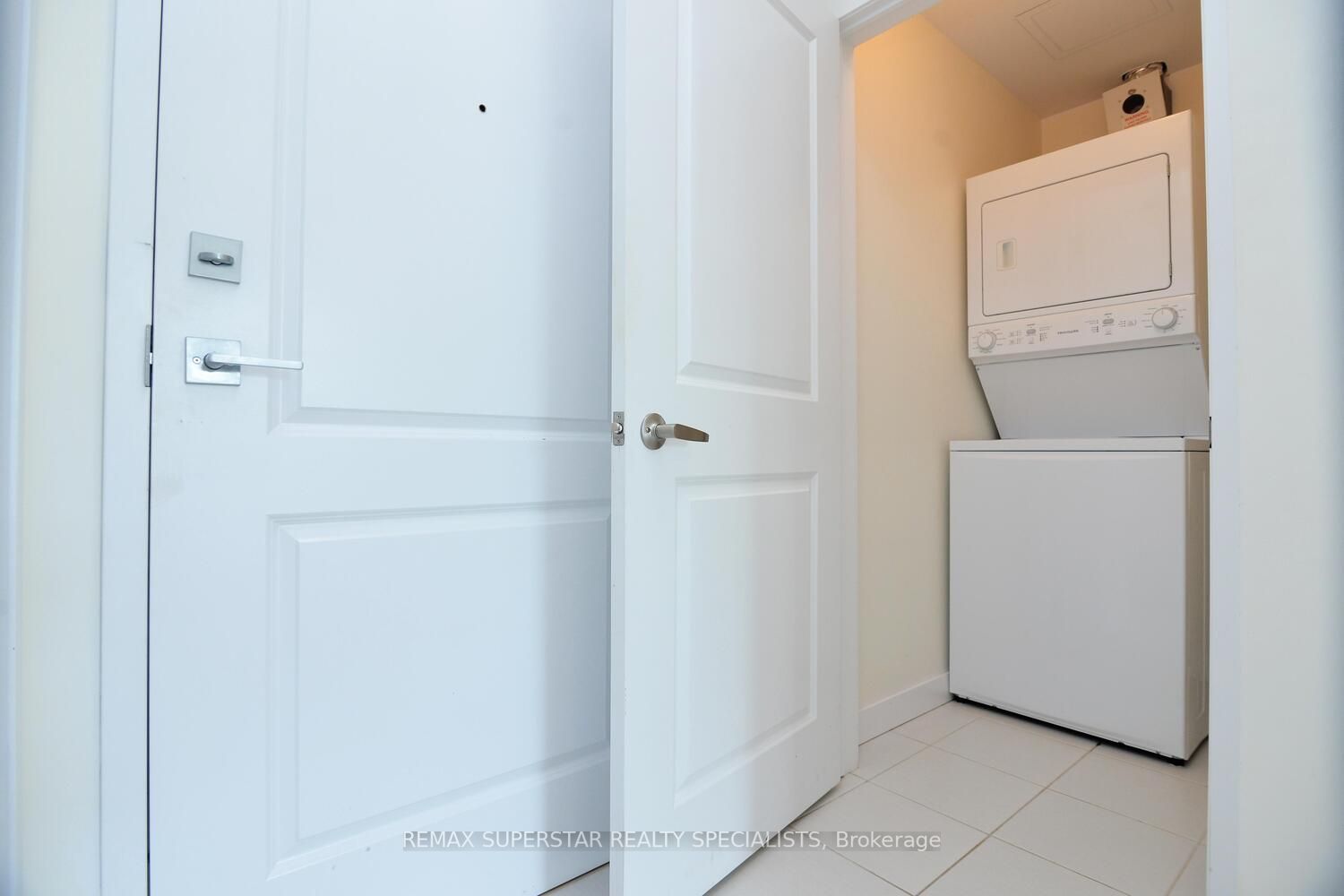 125 Shoreview Pl, #404