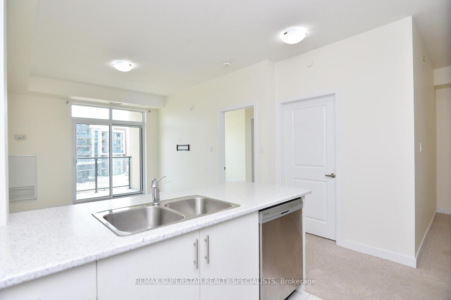 125 Shoreview Pl, #404