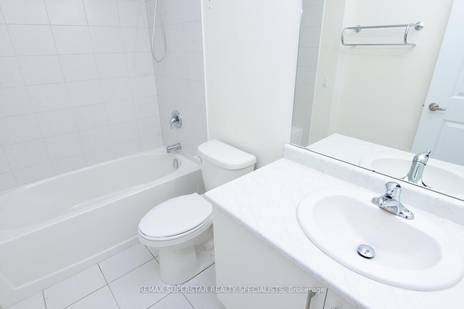 125 Shoreview Pl, #404
