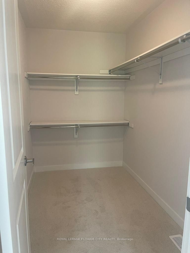 35 Tulip Cres