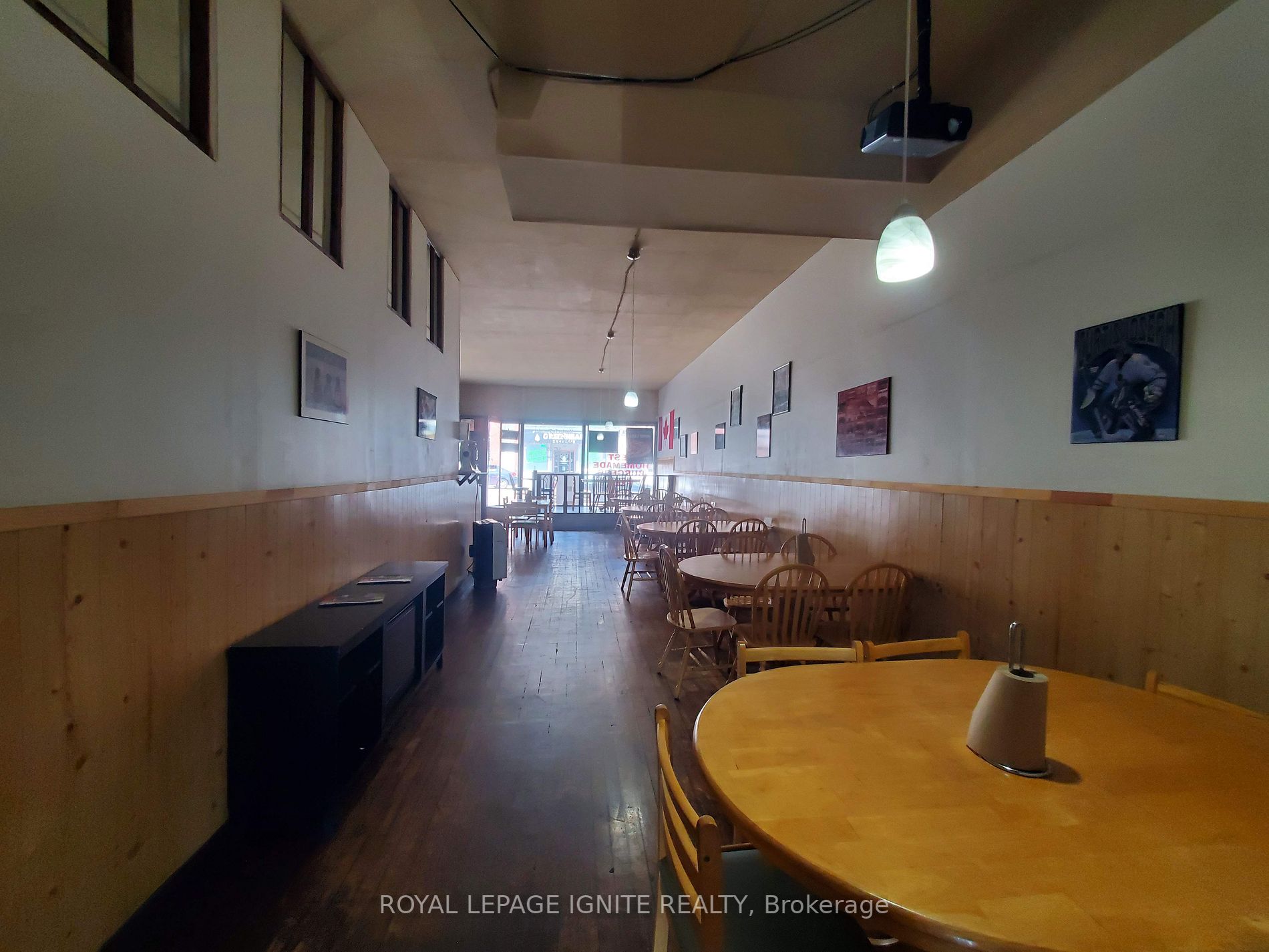 115 Main St W