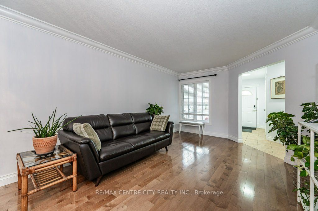 38 Thompson Dr