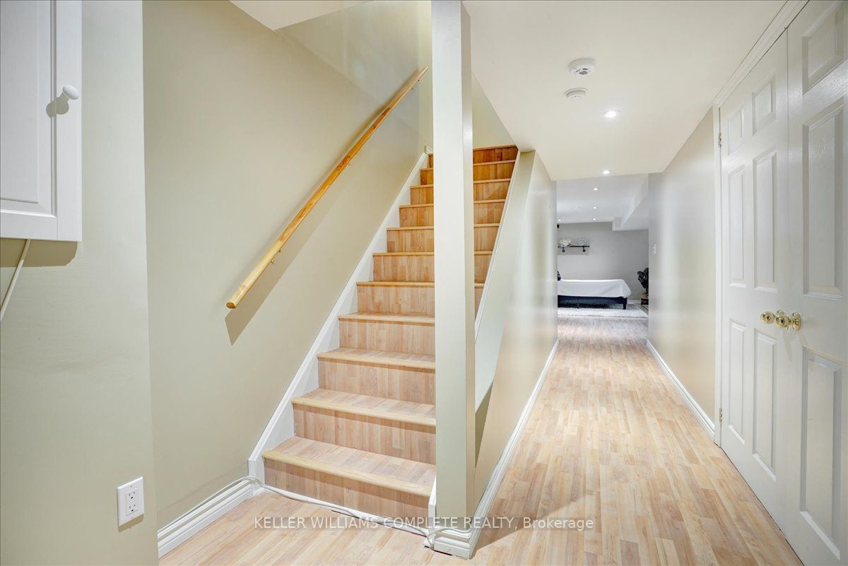 526 Jerseyville Rd W