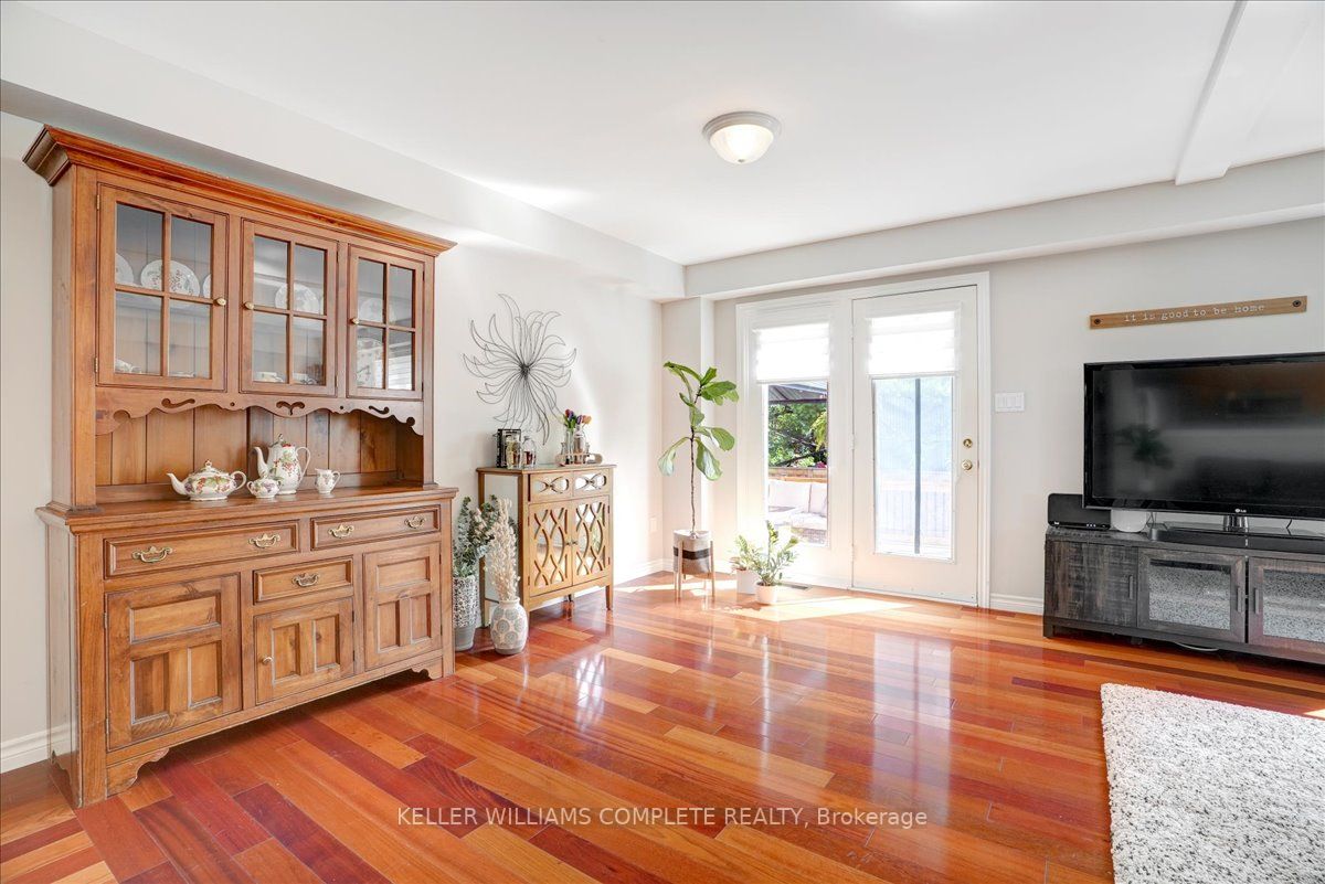 526 Jerseyville Rd W