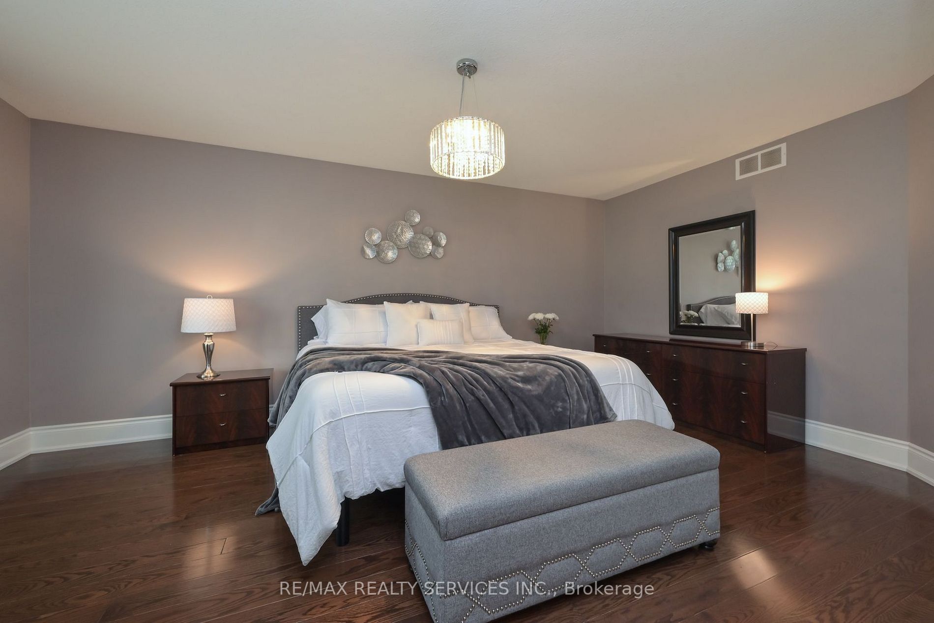 9342 Sideroad 9